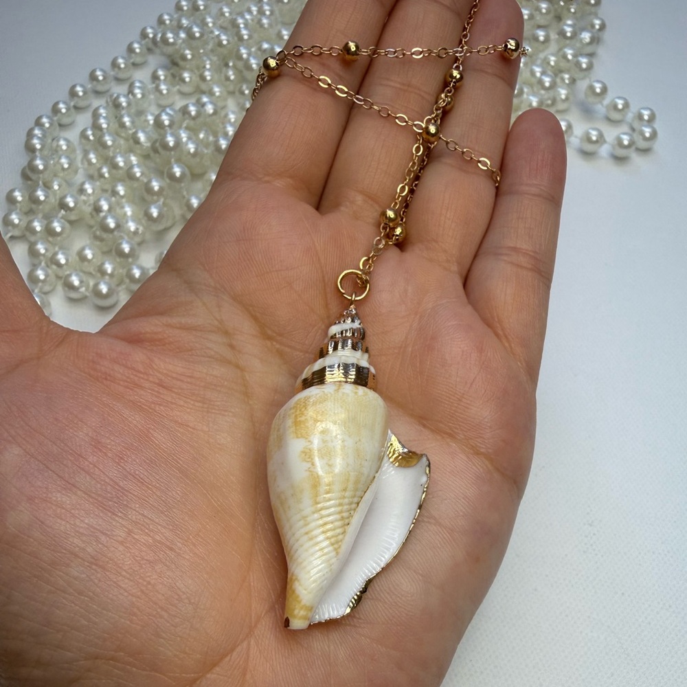 Gold and Cream Shell Pendant Necklace